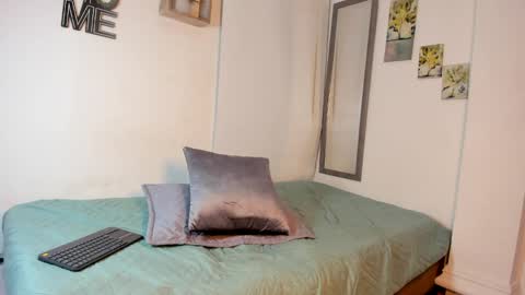 elpekas247 online show from April 6, 7:47 pm