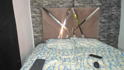 elvergon040 online show from April 21, 3:23 am