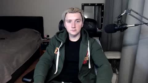 Snapshot of elvin_vaenight chatting on October 21, 12:47 am Elvin Vaenight online show from October 21, 12:47 am