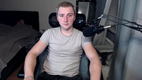 Snapshot of elvin_vaenight chatting on October 12, 11:43 pm Elvin Vaenight online show from October 12, 11:43 pm