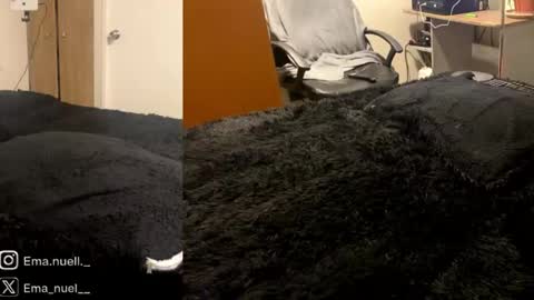 emanuell___ online show from June 18, 1:18 am