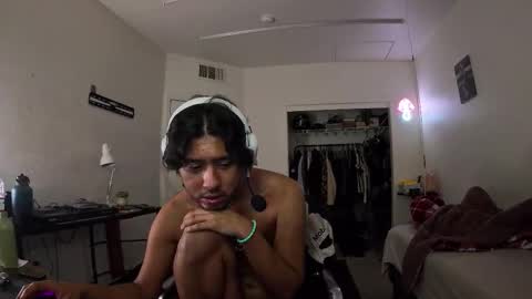 Snapshot of embersboudoir chatting on October 27, 4:59 am embersboudoir online show from October 27, 4:59 am