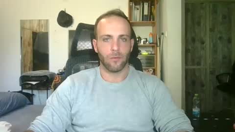 EmilioZem8 online show from December 13, 9:47 am