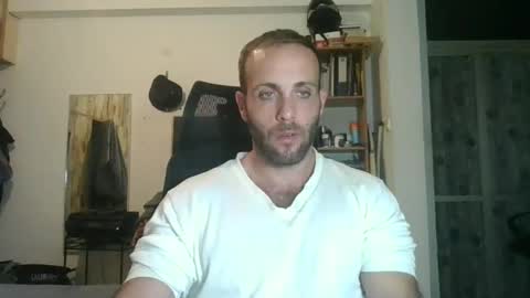 EmilioZem8 online show from December 17, 8:21 pm