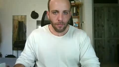 EmilioZem8 online show from January 17, 8:24 am