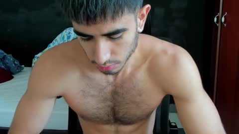 Snapshot of emma_muscle_ chatting on February 17, 2:15 pm emma online show from February 17, 2:15 pm