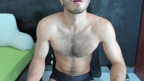 Snapshot of emma_muscle_ chatting on March 7, 2:12 pm emma online show from March 7, 2:12 pm