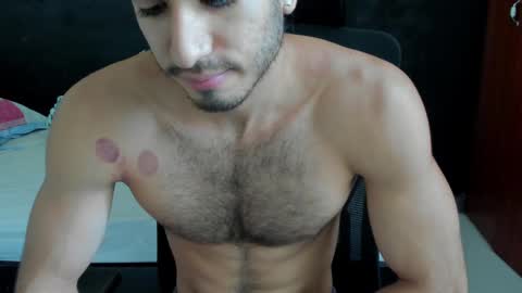 Snapshot of emma_muscle_ chatting on February 19, 3:27 pm emma online show from February 19, 3:27 pm
