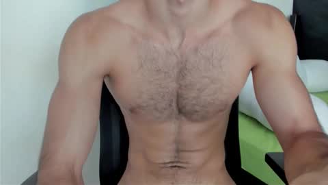 Snapshot of emma_muscle_ chatting on February 1, 10:34 pm emma online show from February 1, 10:34 pm