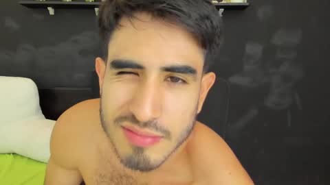 Snapshot of emma_muscle_ chatting on March 8, 9:29 pm emma online show from March 8, 9:29 pm
