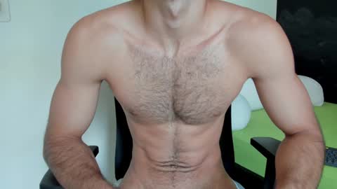 Snapshot of emma_muscle_ chatting on February 1, 12:26 pm emma online show from February 1, 12:26 pm