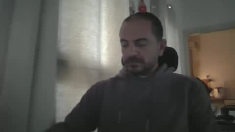 Ariel online show from April 3, 4:42 am