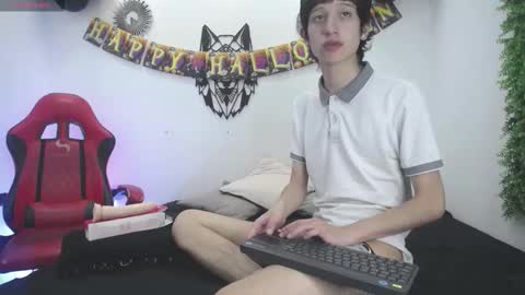 Snapshot of emmo_boy chatting on October 24, 1:24 pm SERGIO online show from October 24, 1:24 pm