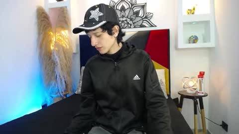 Snapshot of emmo_boy chatting on October 22, 1:04 pm SERGIO online show from October 22, 1:04 pm