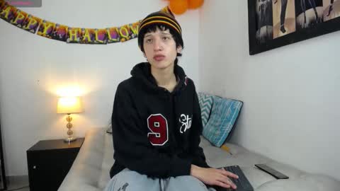 Snapshot of emmo_boy chatting on October 20, 2:37 am SERGIO online show from October 20, 2:37 am