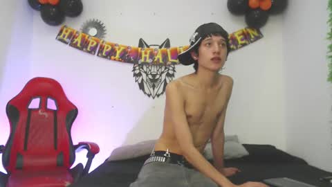 Snapshot of emmo_boy chatting on October 9, 1:27 pm SERGIO online show from October 9, 1:27 pm