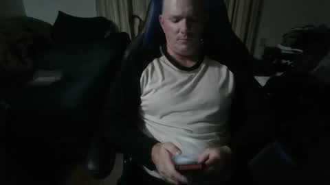 Snapshot of emsguy1 chatting on November 2, 5:01 am Matt online show from November 2, 5:01 am