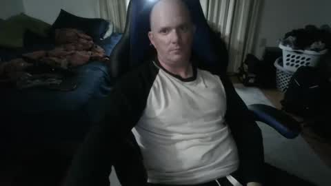 Snapshot of emsguy1 chatting on November 1, 3:21 am Matt online show from November 1, 3:21 am