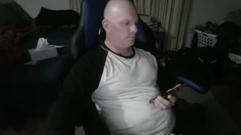 Snapshot of emsguy1 chatting on October 22, 3:54 am Matt online show from October 22, 3:54 am