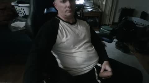 Snapshot of emsguy1 chatting on October 15, 4:53 am Matt online show from October 15, 4:53 am