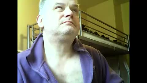 Snapshot of englishguysurrey chatting on December 13, 11:34 am englishguysurrey online show from December 13, 11:34 am