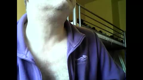 Snapshot of englishguysurrey chatting on December 6, 10:05 am englishguysurrey online show from December 6, 10:05 am