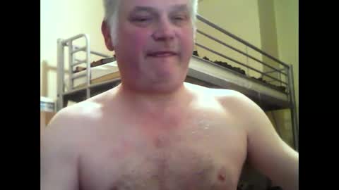 Snapshot of englishguysurrey chatting on February 26, 10:29 pm englishguysurrey online show from February 26, 10:29 pm