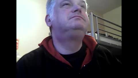Snapshot of englishguysurrey chatting on October 12, 6:29 am englishguysurrey online show from October 12, 6:29 am