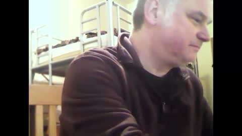 Snapshot of englishguysurrey chatting on December 10, 6:28 pm englishguysurrey online show from December 10, 6:28 pm