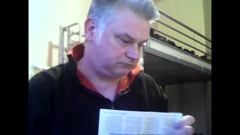 Snapshot of englishguysurrey chatting on December 26, 8:18 am englishguysurrey online show from December 26, 8:18 am