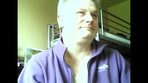 Snapshot of englishguysurrey chatting on March 9, 12:20 pm englishguysurrey online show from March 9, 12:20 pm