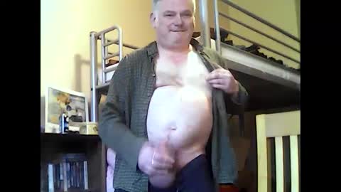 Snapshot of englishguysurrey chatting on February 10, 2:37 pm englishguysurrey online show from February 10, 2:37 pm