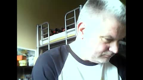 Snapshot of englishguysurrey chatting on October 2, 12:31 pm englishguysurrey online show from October 2, 12:31 pm