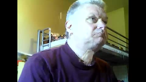 Snapshot of englishguysurrey chatting on September 22, 8:58 am englishguysurrey online show from September 22, 8:58 am