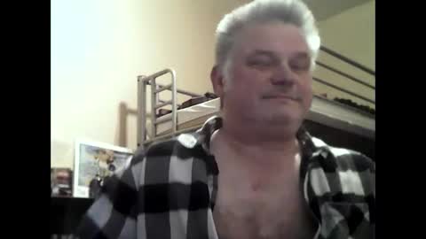 Snapshot of englishguysurrey chatting on March 6, 6:16 pm englishguysurrey online show from March 6, 6:16 pm