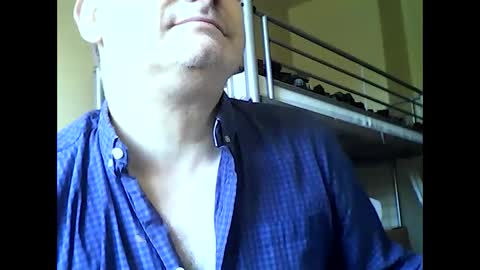 Snapshot of englishguysurrey chatting on December 19, 11:50 am englishguysurrey online show from December 19, 11:50 am