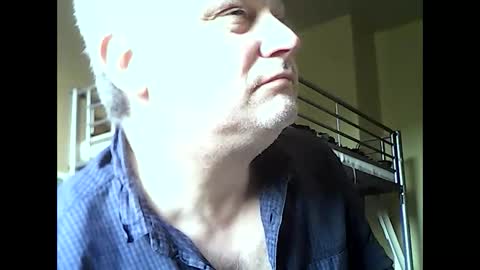 Snapshot of englishguysurrey chatting on March 4, 1:17 pm englishguysurrey online show from March 4, 1:17 pm