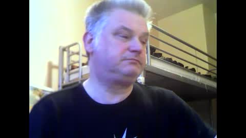 Snapshot of englishguysurrey chatting on January 1, 8:45 am englishguysurrey online show from January 1, 8:45 am