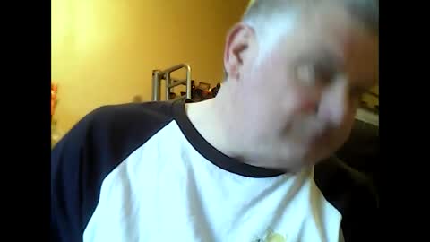 Snapshot of englishguysurrey chatting on September 18, 6:04 am englishguysurrey online show from September 18, 6:04 am