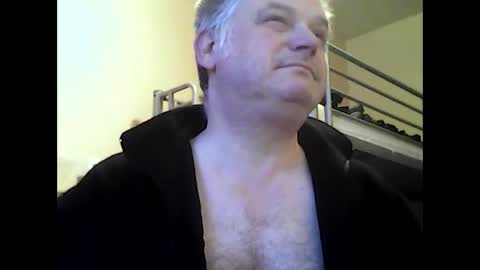Snapshot of englishguysurrey chatting on January 9, 8:13 am englishguysurrey online show from January 9, 8:13 am