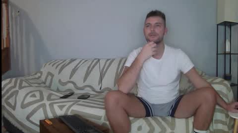 Snapshot of englishladxxx chatting on October 12, 11:43 pm Englishladxxx online show from October 12, 11:43 pm