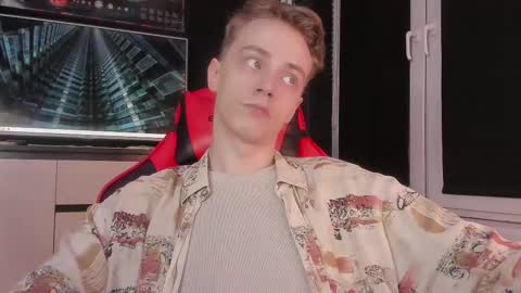 Snapshot of enkeer chatting on October 27, 8:55 pm Enker online show from October 27, 8:55 pm