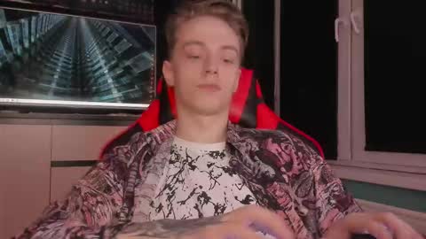 Snapshot of enkeer chatting on October 26, 1:18 am Enker online show from October 26, 1:18 am