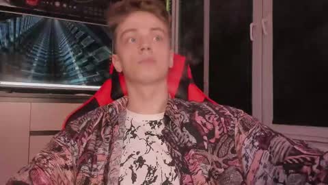 Snapshot of enkeer chatting on October 22, 10:35 pm Enker online show from October 22, 10:35 pm