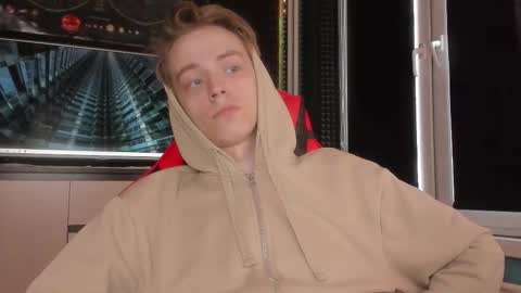 Snapshot of enkeer chatting on October 14, 12:45 pm Enker online show from October 14, 12:45 pm