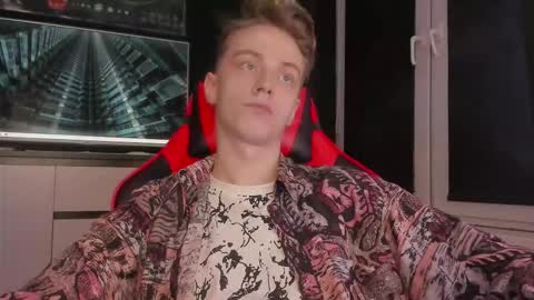 Snapshot of enkeer chatting on October 24, 2:02 am Enker online show from October 24, 2:02 am