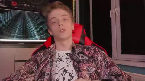 Snapshot of enkeer chatting on October 16, 7:44 pm Enker online show from October 16, 7:44 pm