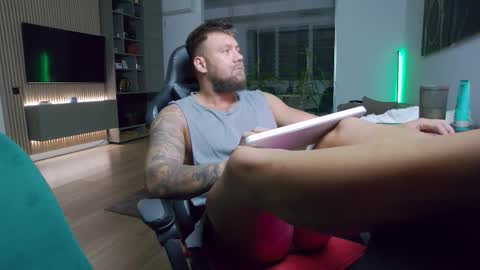 Erik online show from November 5, 10:34 pm