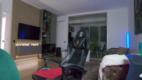 Erik online show from May 17, 9:22 pm