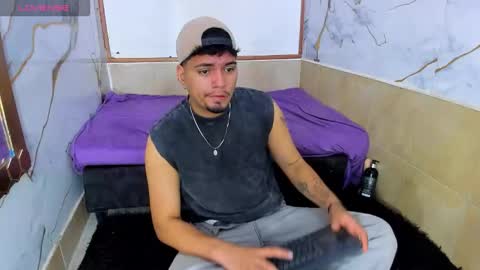 Snapshot of enrique_villa23 chatting on September 28, 2:04 pm enrique online show from September 28, 2:04 pm